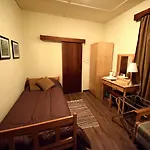 Christys Palace * Pedulas