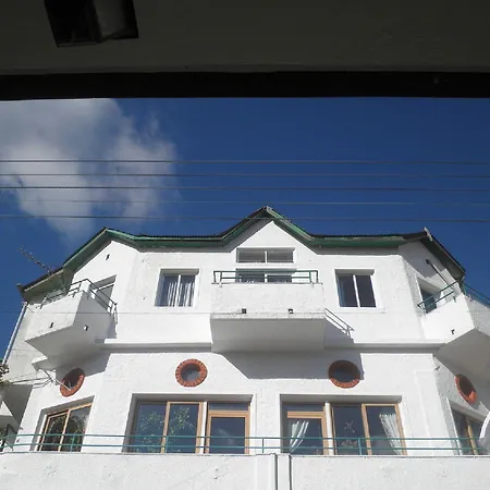 Christys Palace * Pedhoulas