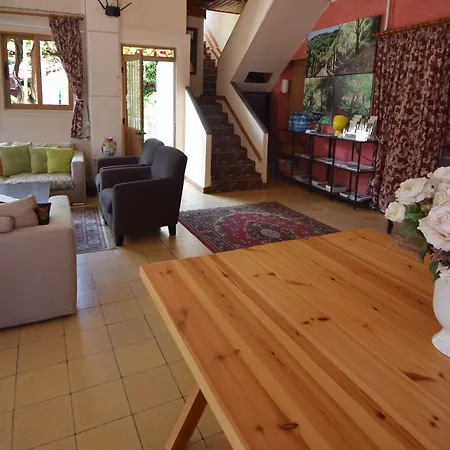 Christys Palace פדולאס