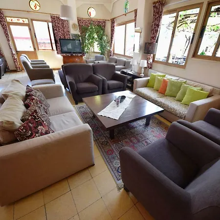 מלון Christys Palace *